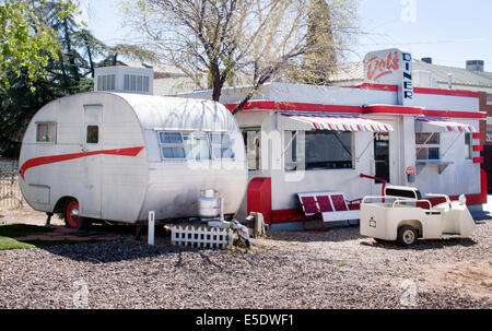 Ombroso Dell retrò mobile home park a Bisbee Arizona Foto Stock