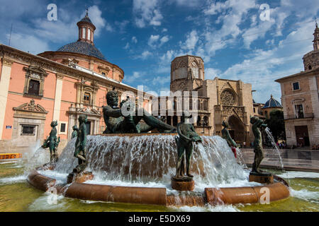 Fontana di Turia, Plaza de la Virgen di Valencia, Comunidad Valenciana, Spagna Foto Stock