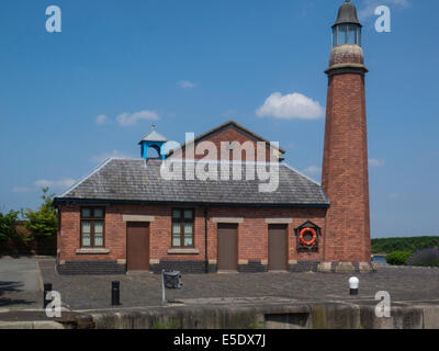 Ellesmere Port faro faro di Whitby Whitby blocca Ellesmere Port Cheshire a fine Shropshire Union Canal Foto Stock