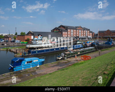 Imbarcazioni storiche ormeggiata in banchina Raddle idrovie nazionali Boat Museum Ellesmere Port Cheshire home alle nazioni collezioni del patrimonio fluviale Foto Stock