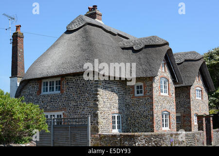 La selce e paglia cottage a Felpham vicino a Bognor in West Sussex. Inghilterra Foto Stock