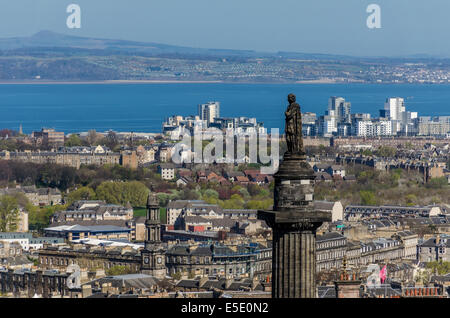 Il Melville Monument si trova al centro di St Andrew Square commemorativo Henry Dundas, il primo Visconte Melville. Foto Stock