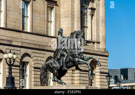 Un monumento in bronzo per il Duca di Wellington, il cavallo è Copenhagen, un favorito del duca. Foto Stock