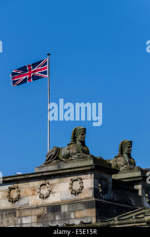 Sfingi egiziane sul tetto sopra il portico della Scottish National Gallery di Edimburgo sono stati progettati da John Steell. Foto Stock