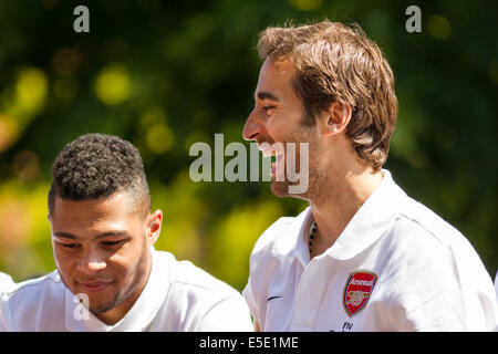 Mathieu Flamini e Serge Gnabry Foto Stock