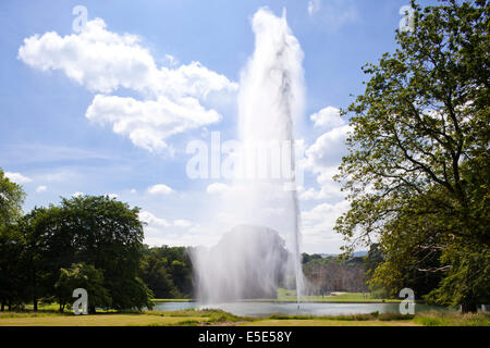 La 300 piedi alto fontana al Stanway House, GLOUCESTERSHIRE REGNO UNITO - La fontana è il più alto in Gran Bretagna Foto Stock