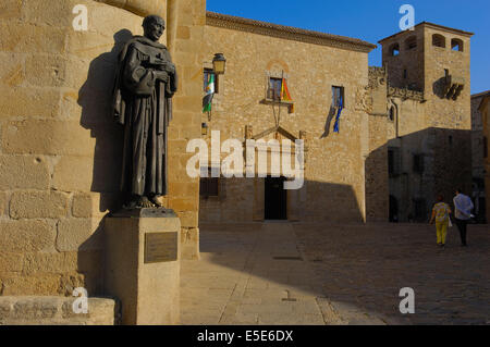 Caceres, San Pedro de Alcantara statua, sito patrimonio mondiale dell'UNESCO, Estremadura, Spagna Foto Stock