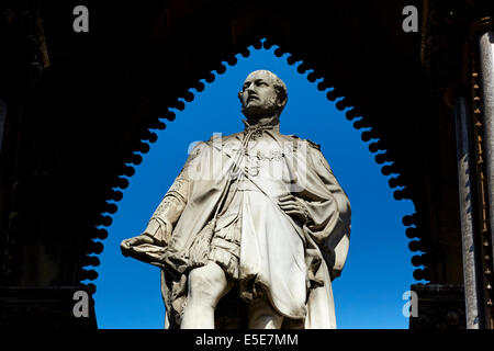 Albert statua in piazza Albert Manchester REGNO UNITO. Albert Memorial e il monumento al principe Albert, il principe consorte della regina Victoria. Foto Stock