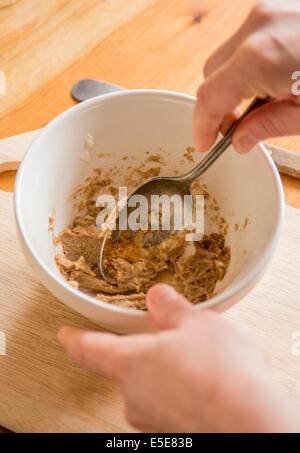 Passo per passo come fare Cinnamon Toast Foto Stock