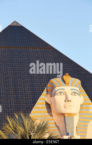 Las Vegas, Nevada, Clark County, Luxor Las Vegas hotel e casinò sulla Strip di Las Vegas in paradiso. foto la piramide di shap Foto Stock