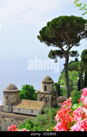 Ravello, Italia. Vista sul Golfo di Salerno dai giardini di Villa Rufolo. Foto Stock