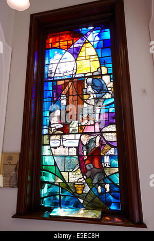 La carestia memorial vetrata di Belfast City Hall nel centro città Foto Stock