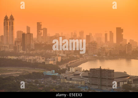 Haji Ali Bay e il centro cittadino, Centrale Sud di Mumbai, India Foto Stock