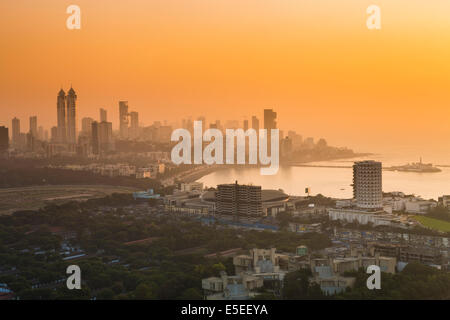 Haji Ali Bay e il centro cittadino, Centrale Sud di Mumbai, India Foto Stock