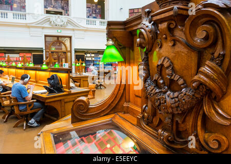 Melbourne Australia, Swanston Street, state Library of Victoria, interior Inside, la Trobe Reading Room, scultura in legno, dettaglio, AU140321073 Foto Stock