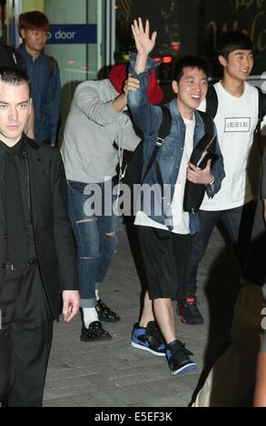 Hong Kong, Cina. 28 Luglio, 2014. G-drago di BIGBANG arriva all'aeroporto di Hong Kong in Cina il lunedì 28 luglio, 2014. © TopPhoto/Alamy Live News Foto Stock