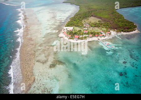 Vista aerea del Turneffe Flats resort - Belize premier saltwater fly fishing resort, Belize Foto Stock