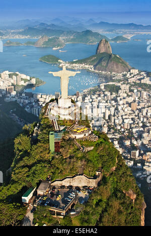 Vista aerea della statua di Cristo sul monte Corcovado, Rio de Janeiro, Brasile Foto Stock