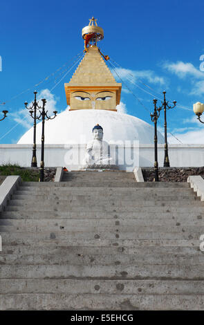 Passi per lo stupa nel monastero Amarbayasgalant, Selenge Aimag, Mongolia Foto Stock