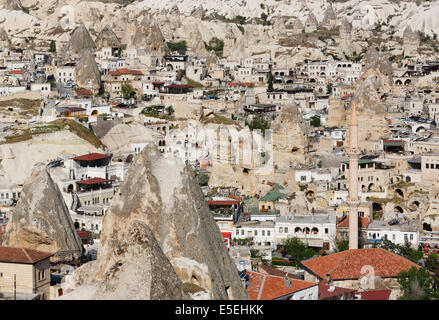 Vista della città di Göreme, Cappadocia, Anatolia centrale regione, Anatolia, Turchia Foto Stock