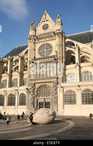 Francia, parigi 1e, les halles, Place rene cassin, statua 'l'eute de henry de Milller et l'eglise saint eustache Foto Stock