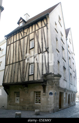 Francia, parigi 4e, le marais, rue du grenier sur l'eau, maison a padelle de bois et enorbellement, colombage, Foto Stock