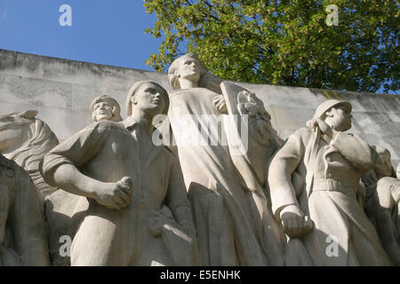 Francia, parigi 16e, cimetiere de Passyavenue georges mandel, monumento aux morts adosse au mur du cimetiere, Foto Stock