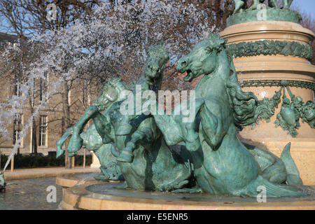 Francia, parigi 6e, avenue de l'observatoire, fontaine Carpeaux, les quatre parties du monde, chevaux de Fremier et Globe de Legrain (1867) Foto Stock
