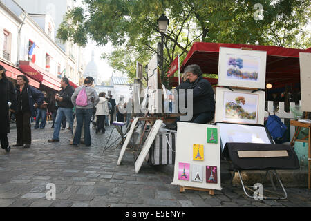 Francia, Parigi 18e, butte montmartre, Place du tertre, dessinateurs et peintres, touristes, Foto Stock