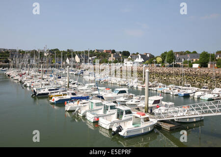 Francia, Bretagne, cotes d'armor, Pleneuf val-andre, Port de dahouet, bateaux de plaisance, vedettes, Foto Stock