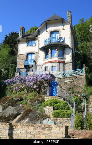 Francia, Bretagne, finistere sud, cornouaille, pont aven, centre ville, maison au bord de l'aven, Foto Stock