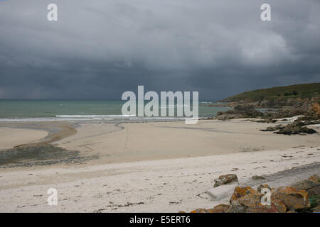 Francia, Bretagne, Finistere sud, cap sizun, plogoff, ciel noir juste avant l'orage, plage, Foto Stock