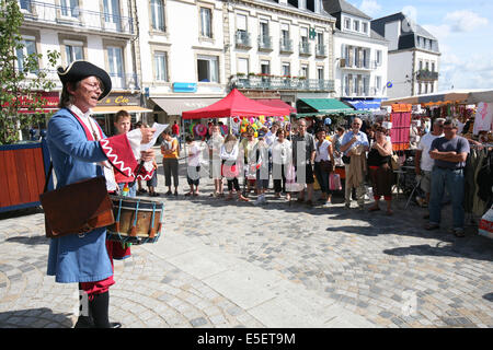 Concarneau (Bretagne), le crieur de nouvelles Foto Stock