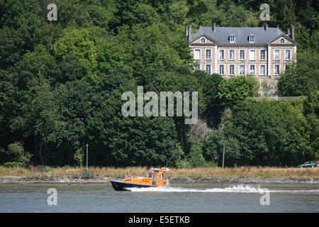 Francia, Haute Normandie, seine Maritime, vallee de la seine, caudebec en caux, vue depuis la rive d'en face, vedette, pilotine, coteau, maison, Foto Stock