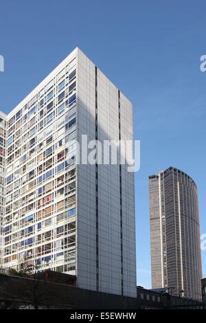 Francia, parigi 14e, montparnasse, rue du Commandant mouchotte, immeuble et tour montparnasse, architettura, fenetres, Foto Stock