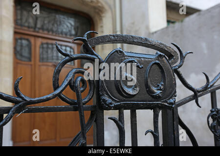 Francia, parigi 16e, 60 rue la fontaine, facciata de l'hotel Mezzara, propriete de l'Education nationale, expositions temporaires, architecte hector guimard, art nouveau, dettaglio ferronnerie, clture sur la rue, Plaque de numero, Foto Stock