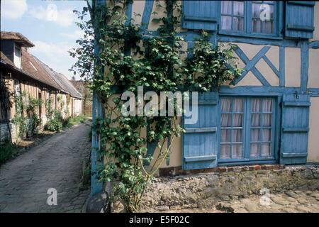 Francia, regione picardie, oise, villaggio de gerberoy, villaggio classe, maisons a padelle de bois, colombages, ruelle, paves, Foto Stock