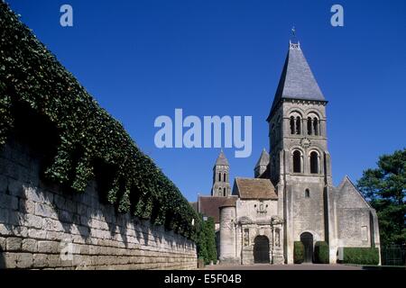 Francia, regione picardie, oise, valois, villaggio di morienval, eglise, edificio religieux, luogo, parvis, cochre, Foto Stock