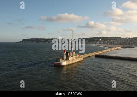 Francia, Haute Normandie / angleterre, seine Maritime, le havre / portsmouth, traversate trans manche, a bord du ferry boat, norman voyager, navigazione, mer, au petit matin, entree au port du havre, rade, Foto Stock