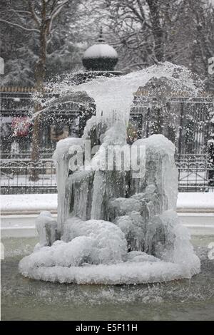 Paris sous la neige Foto Stock