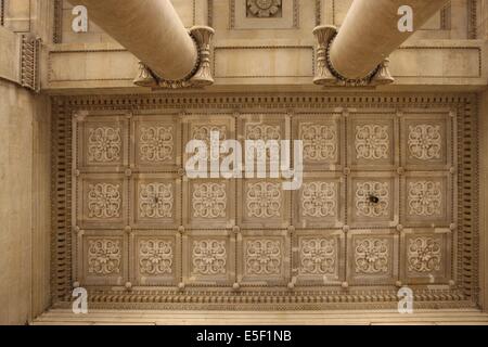 Francia, ile de france, paris 3e, le marais, 68 rue de turenne eglise saint denys du saint sacrement, loggia dei dettagli, entree, porche, colonnes, chapiteaux, Foto Stock