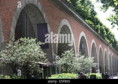 Francia, ile de france, paris, 12e circondario, viaduc des Arts, avenue daumesnil Data : 2011-2012 Foto Stock