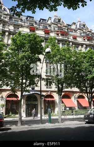 Francia, ile de france, parigi 8e circondario, avenue montaigne, hotel plaza athenee, palazzo, hotellerie de luxe, marlene dietrich Data : 2011-2012 Foto Stock