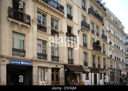 Francia, ile de france, parigi 9e arrondissement, 21bis au 27 rue victor masse, immeuble neo rinascimentale, arredamento, facciata, faccia a l'avenue frochot Data : 2011-2012 Foto Stock