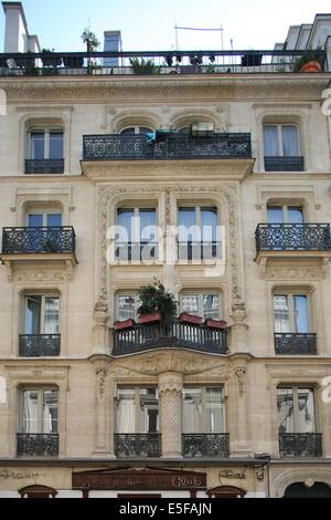 Francia, ile de france, parigi 9e circondario, 25 rue victor masse, immeuble neo rinascimentale, arredamento, facciata, faccia a l'avenue frochot Data : 2011-2012 Foto Stock