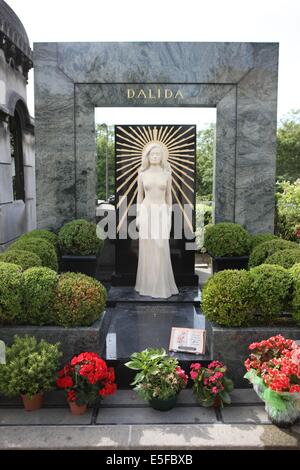 Francia, ile de france, paris, 18e circondario, 20 avenue rachel, cimetiere de montmartre, sepolture de dalida, chanteuse, sculpteur alain aslan Foto Stock