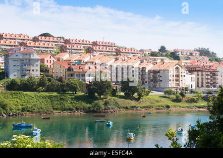Sviluppo residenziale San Vicente de la Barquera Cantabria, Spagna Nord, Europa Foto Stock