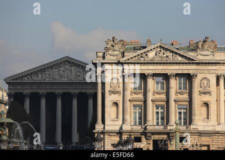 Francia, regione ile de france, parigi 8e circondario, Place de la concorde, hotel de la Marine, ancien ministere, facciata de l'eglise de la madeleine dans l'ombre, rue royale, Data : Ete 2012 Foto Stock