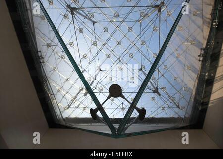 Francia, ile de france, parigi 1er circondario, musee du louvre, carrousel, sous la pyramide de verre inversee, architecte ieoh ming pei, Foto Stock