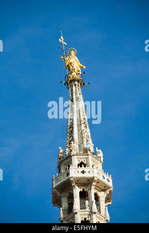 Statua della Madonnina del Duomo di Milano, Italia Foto Stock